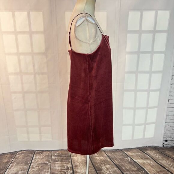 🔥🔥5 for $25🔥🔥 Express burgundy tiny ribbed velvet mini slip dress size medium - Picture 4 of 9
